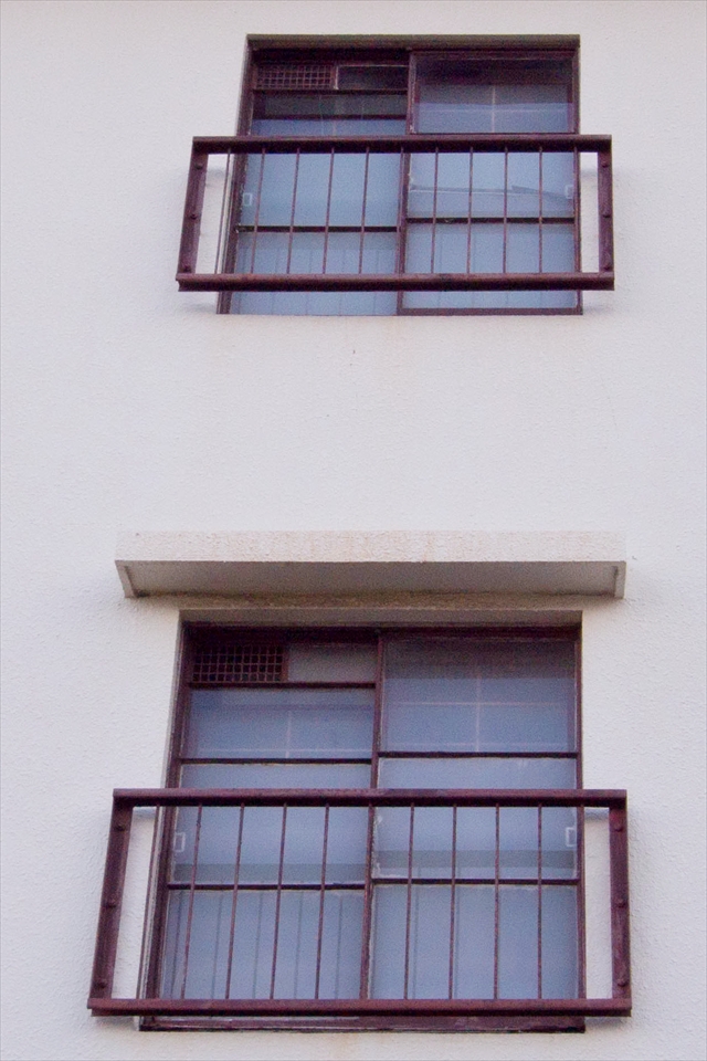旧新栄団地3階建て 窓部分