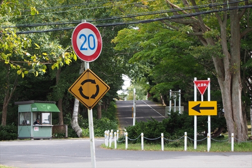 環状交差点の標識