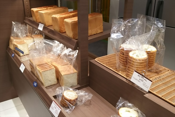 ロイズ上江別店パン売場・食パン