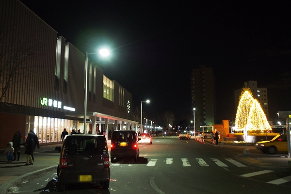 ライトアップ後の野幌駅前ロータリー