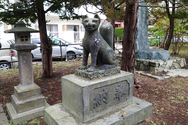 文京台稲荷神社 狛犬 右