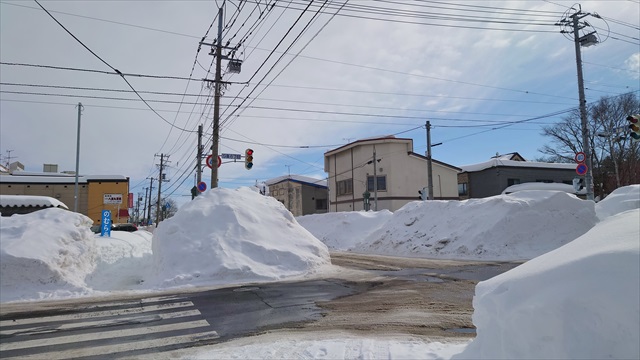 本町通り交差点（大雪）