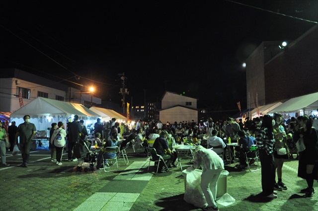 江別神社お祭り 駐車場飲食テーブル席