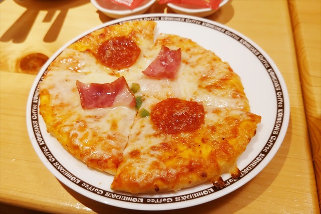 コメダ特製ピザ