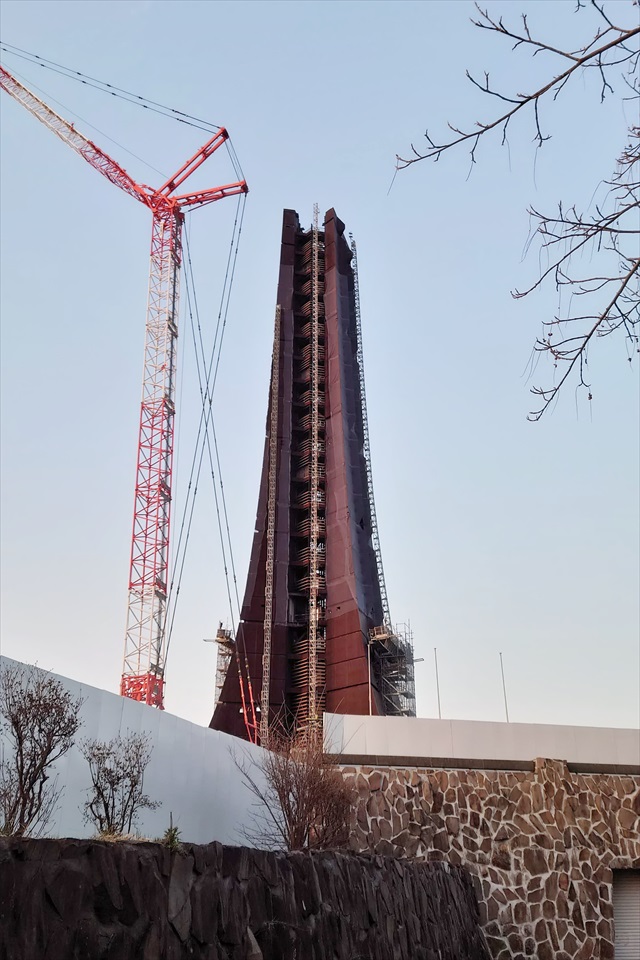 北海道百年記念塔 解体工事の様子