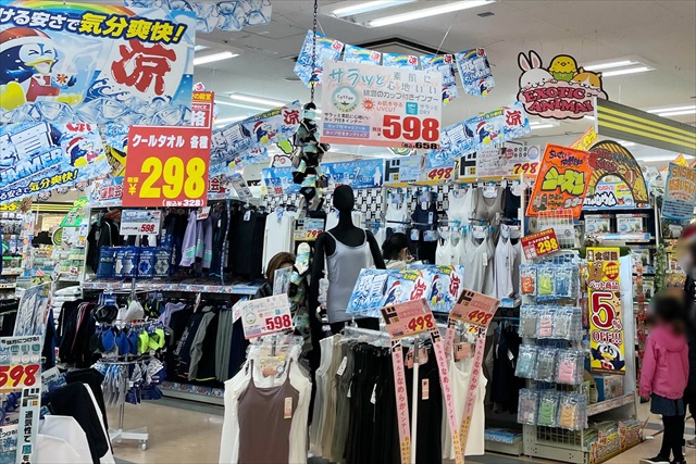 ドン・キホーテ厚別店 2階衣料品売り場