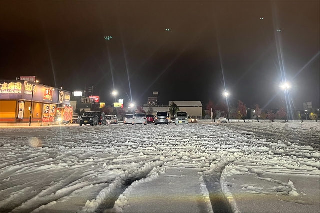 2024年11月7日 江別市大雪の積雪状況 イオン江別店駐車場