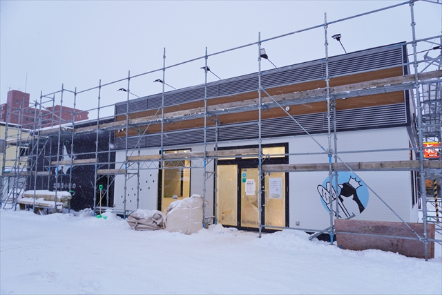 ペンギンベーカリー江別野幌店 工事中の店舗外観