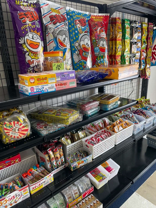 駄菓子屋つくし店内