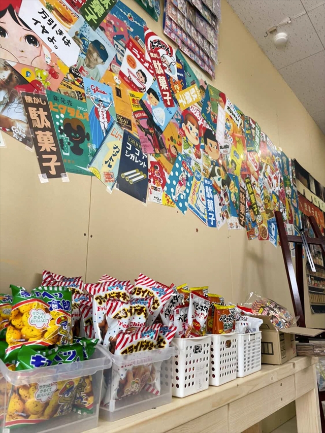 駄菓子屋つくし店内