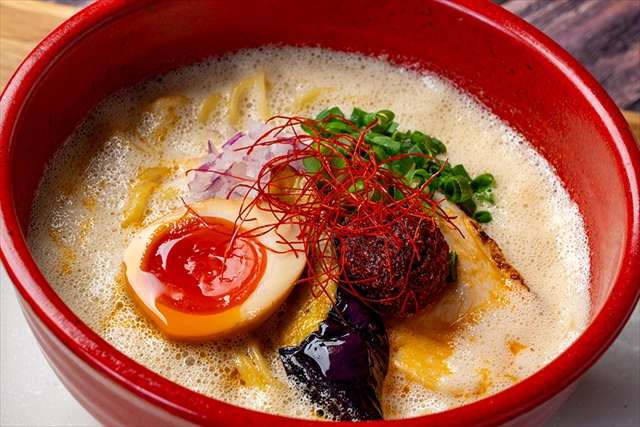 辛味噌鶏白湯 950円(税込)