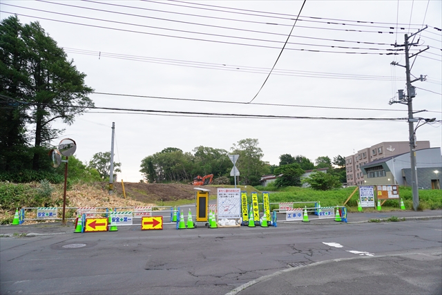 「萩ヶ岡2号道路整備工事」3丁目通り側