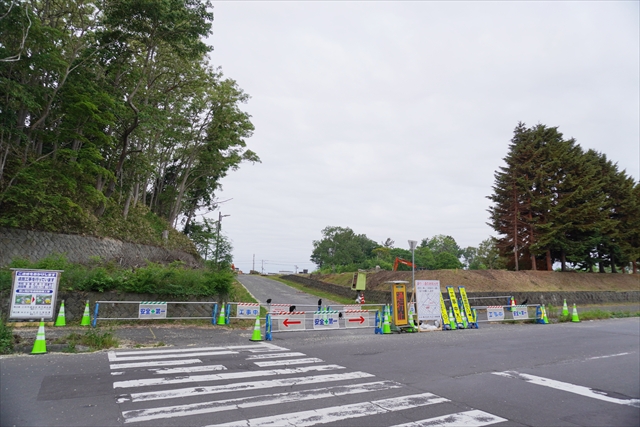 旧江別小学校横の道路が通行止めに　「萩ヶ岡2号道路整備工事」開始