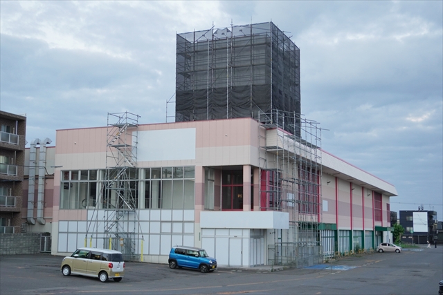 旧コープさっぽろ野幌店と足場（2026年7月）